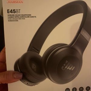JBL HEADPHONES NWT SEALED